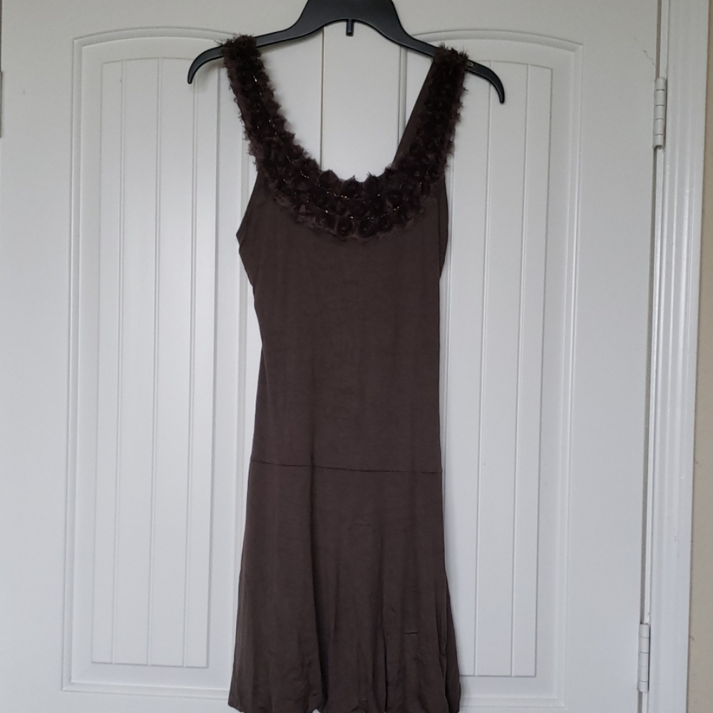 Dress with flower details on neckline